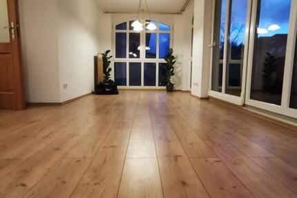 Helle 69m² Wohnung in Eichwalde | Balkon, Lift & EBK ab 01.02.26 2 zimmer