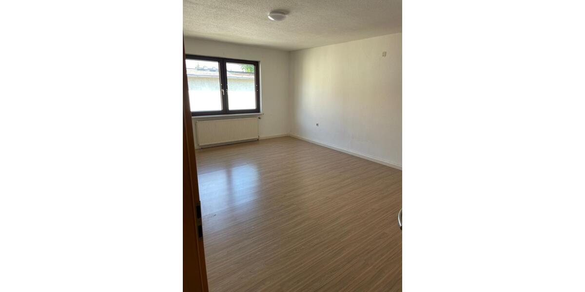 Etagenwohnung Nienburg (Saale) - 3 Zimmer, 125 m&sup2;, 650&euro; | Angebot:26058636