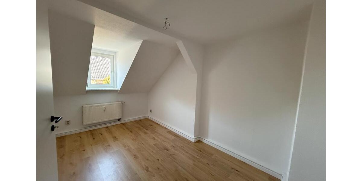 Dachgeschoßwohnung Glauchau - 2 Zimmer, 57 m&sup2;, 500&euro; | Angebot:26570122