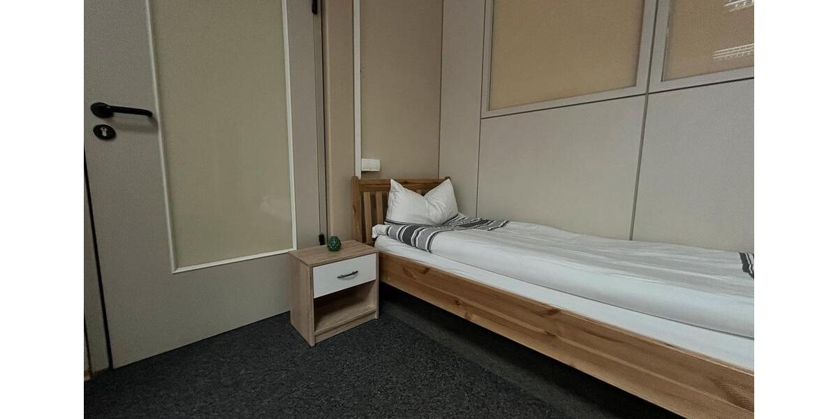 Wohnen auf Zeit Würzburg Lengfeld - 5 Zimmer, 250 m&sup2;, 23&euro; | Angebot:26060455