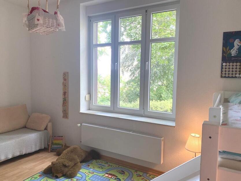 Ruhig gelegene 3-Zimmer-Wohnung mit Wintergarten auf großem Grundstück am Friedensberg