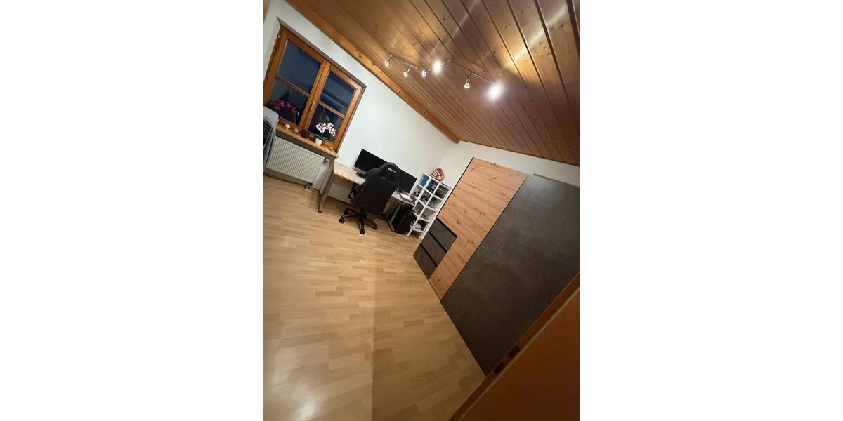 Dachgeschoßwohnung Perkam - 3 Zimmer, 98 m&sup2;, 660&euro; | Angebot:24867410