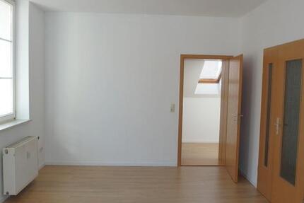 2-Zimmer-Singlewohnung mit neuem Laminatboden und Dusche * ruhiges Hinterhaus 1 zimmer