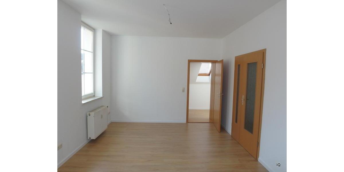 2-Zimmer-Singlewohnung mit neuem Laminatboden und Dusche * ruhiges Hinterhaus 1 zimmer