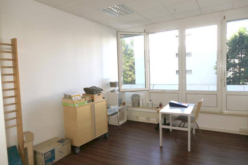 Gewerbeobjekt Nürnberg Wetzendorf - 6 Zimmer, 182 m&sup2;, 2.200&euro; | Angebot:25799116