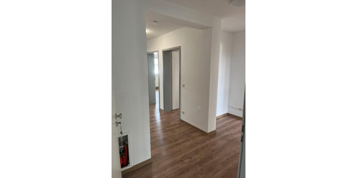 Etagenwohnung Grünberg - 3 Zimmer, 80 m&sup2;, 900&euro; | Angebot:24976338
