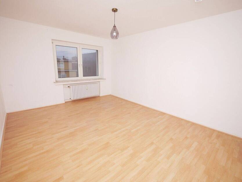 Perfekt für junge Leute: Gepflegte 2,5-Raum-Etagenwohnung mit Küche und Balkon Nahe der Universität 2 zimmer