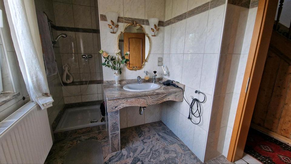 Einfamilienhaus Holzminden - 12 Zimmer, 320 m&sup2;, 2.300&euro; | Angebot:26037589
