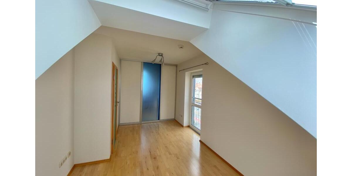 Dachgeschoßwohnung Nürnberg Holzheim - 3 Zimmer, 87 m&sup2;, 1.100&euro; | Angebot:25853955