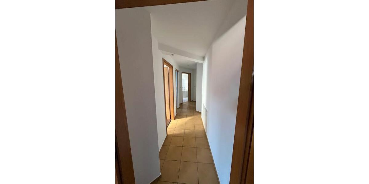 Dachgeschoßwohnung Strehla - 2 Zimmer, 50 m&sup2;, 300&euro; | Angebot:26553832