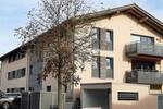 Exkl. neuwertige 3 Zimmer-Wohnung mit Balkon, zwischen Rosenheim & WB (mit 2 x Tiefgarage & Top-Einbauküche)