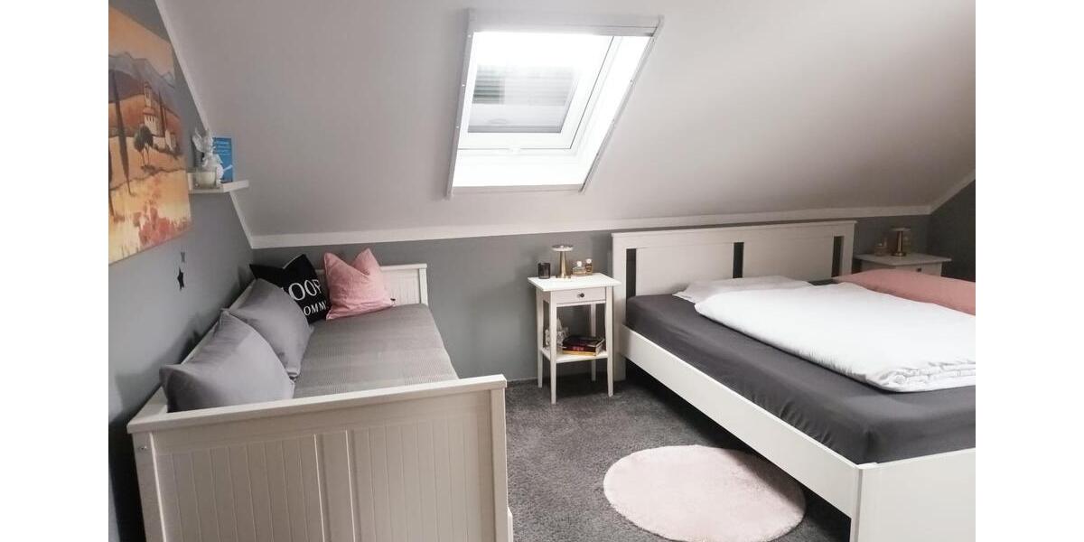 Möblierte Dachgeschosswohnung 2 zimmer