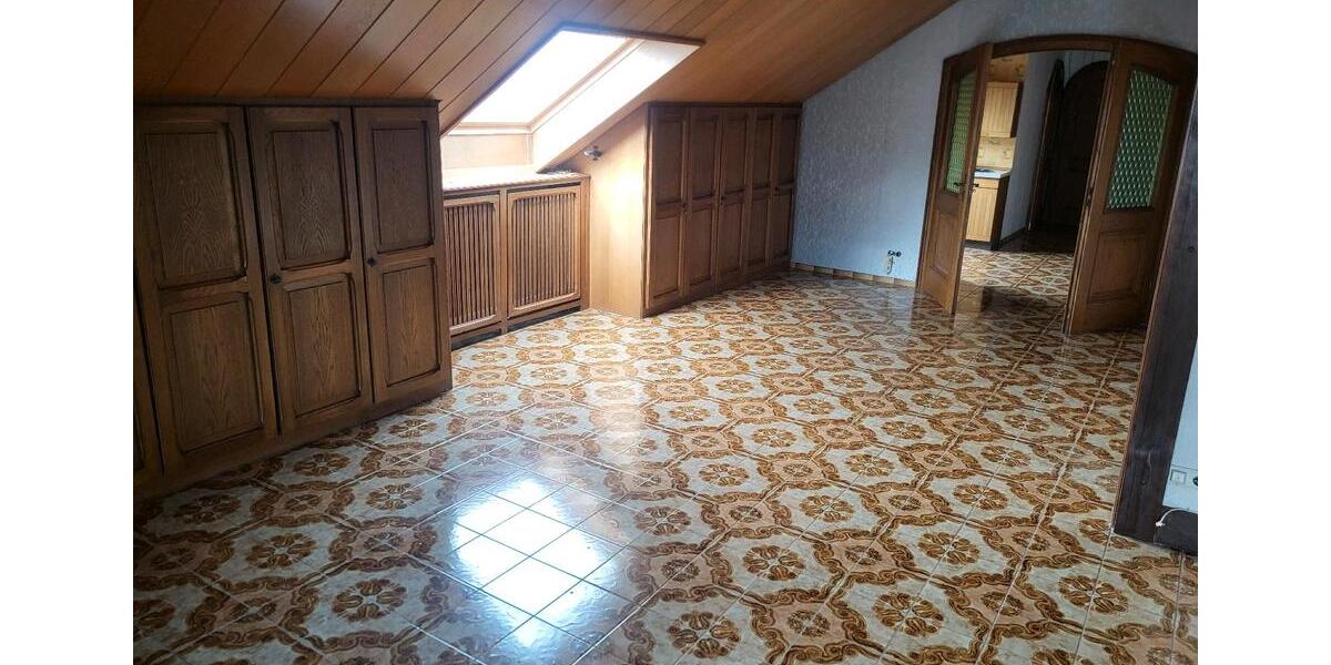 Dachgeschoßwohnung Fußgönheim - 4 Zimmer, 98 m&sup2;, 1.000&euro; | Angebot:24789052