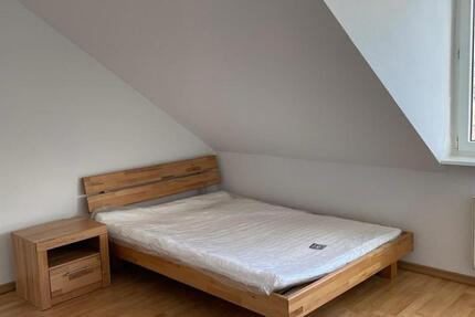 Ruhiges, möbliertes 1-Zi.-DG-Apartment in Karlsruhe-Neureut 1 zimmer