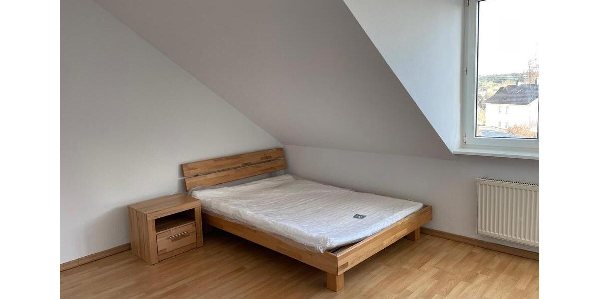Ruhiges, möbliertes 1-Zi.-DG-Apartment in Karlsruhe-Neureut 1 zimmer