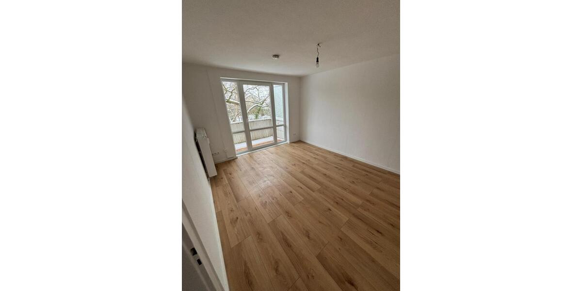 **Gemütlich und frisch RENOVIERT**4-Zimmerwohnung mit Balkon** 4 zimmer
