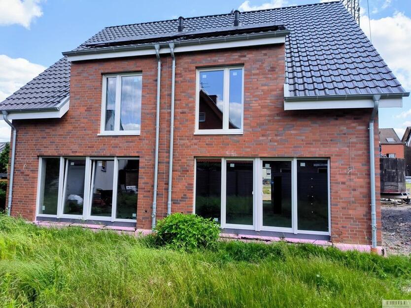 Familiengerechte Neubau-Doppelhäuser mit Garten und Terrasse
