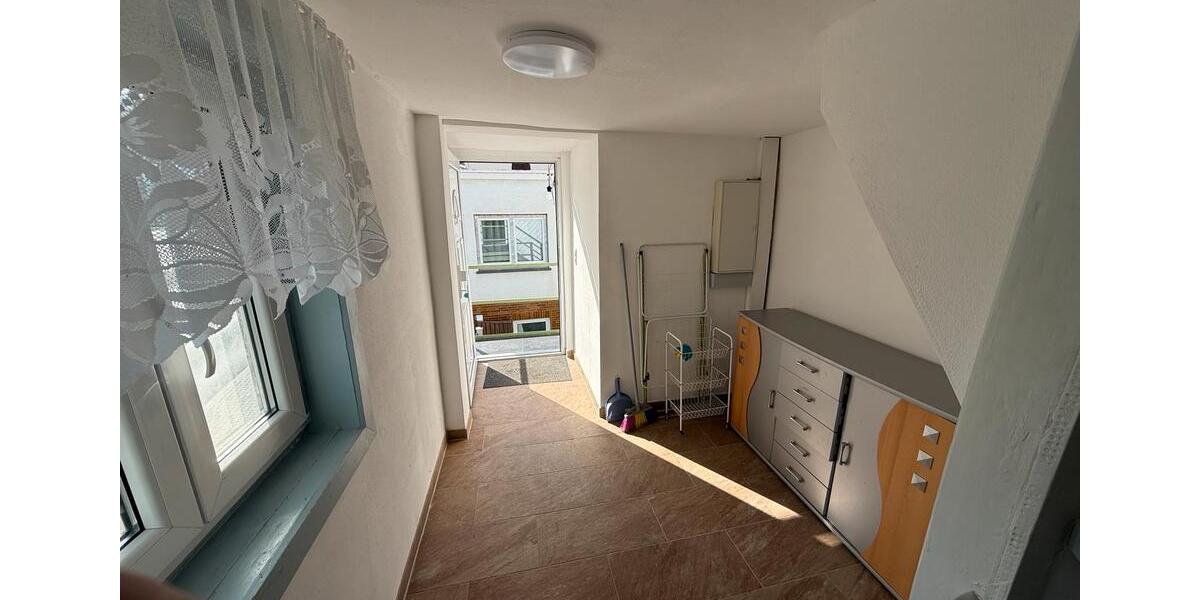 Dachgeschoßwohnung Schmitten im Taunus - 4 Zimmer, 100 m&sup2;, 900&euro; | Angebot:25258418