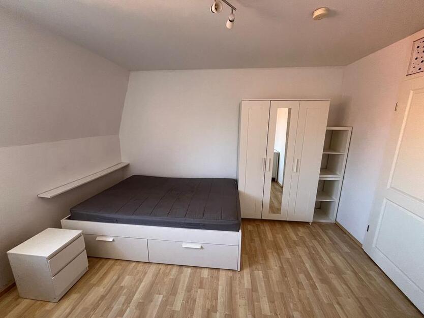 WG-Zimmer Regensburg möbliert, Zwischenmiete August September