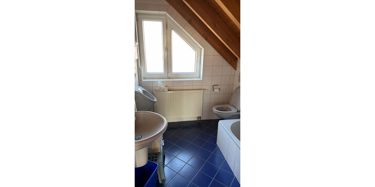 Dachgeschoßwohnung Heuchelheim a. d. Lahn - 4 Zimmer, 104 m&sup2;, 1.090&euro; | Angebot:26625389