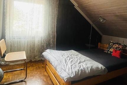 Zimmer zur vermieten in einer Mädels WG 1 zimmer