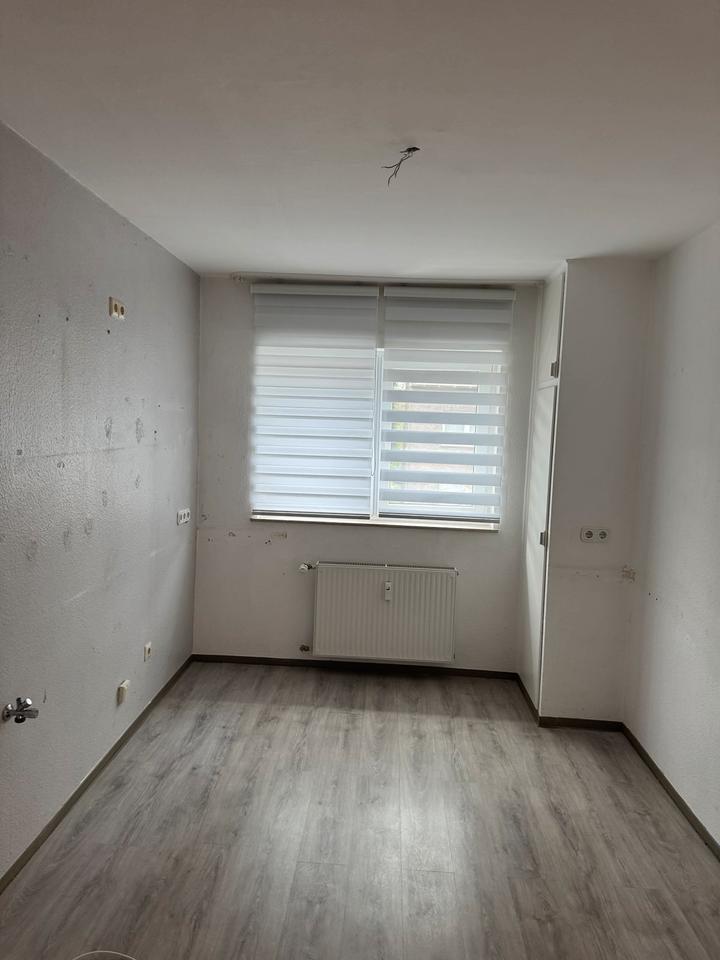 Helle 3 Zimmer großzügig geschnitten Wohnung in Schmachtdendorf zimmer