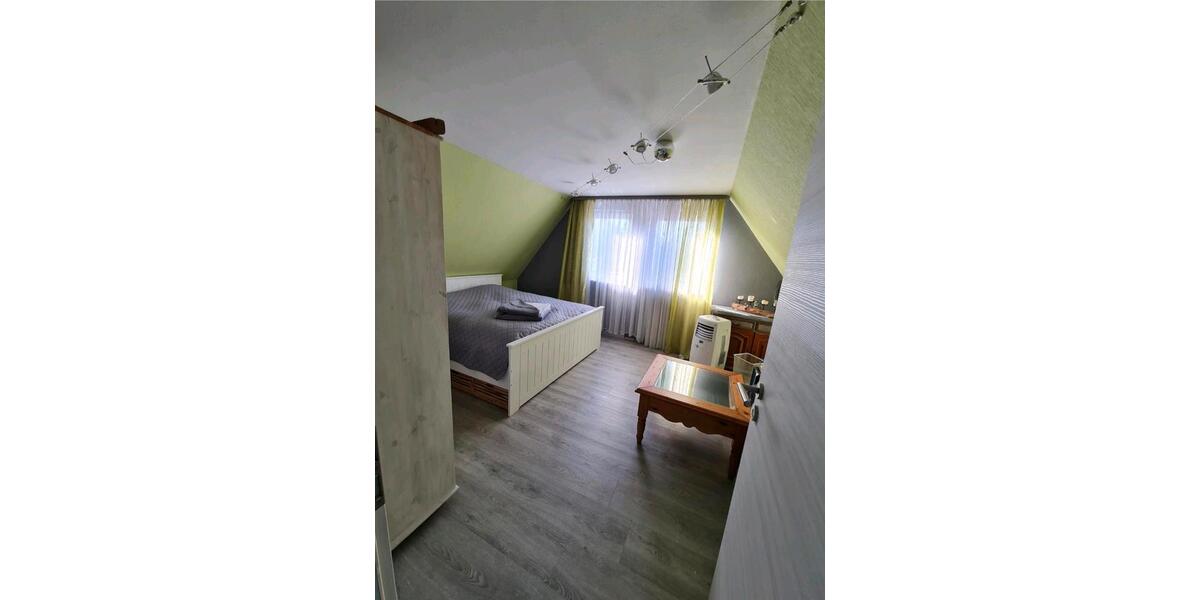 4 WG Zimmer oder komplettes Haus möbliert zu vermieten 4 zimmer