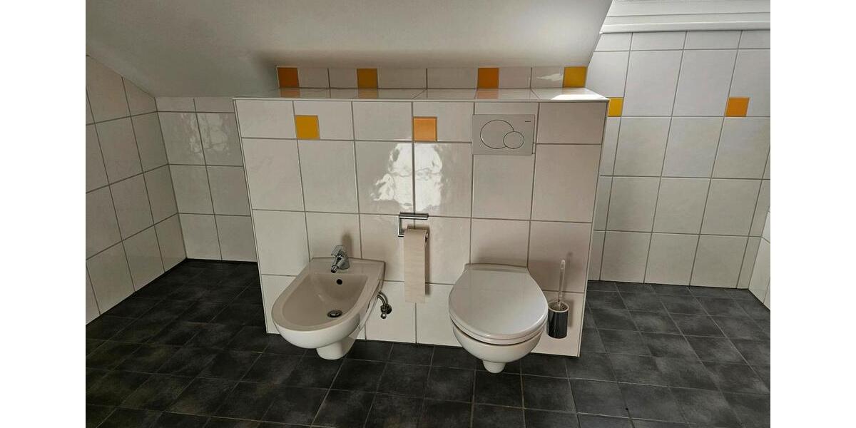 Dachgeschoßwohnung Cham - 3 Zimmer, 98 m&sup2;, 820&euro; | Angebot:18537304