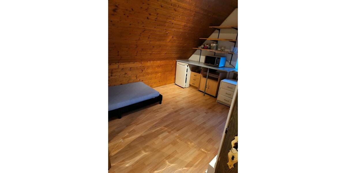 Dachgeschoßwohnung Hatten - 1 Zimmer, 18 m&sup2;, 320&euro; | Angebot:25249096