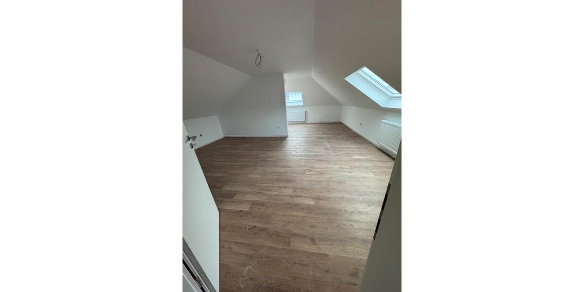 Dachgeschoßwohnung Felsberg - 2.5 Zimmer, 850&euro; | Angebot:23554269