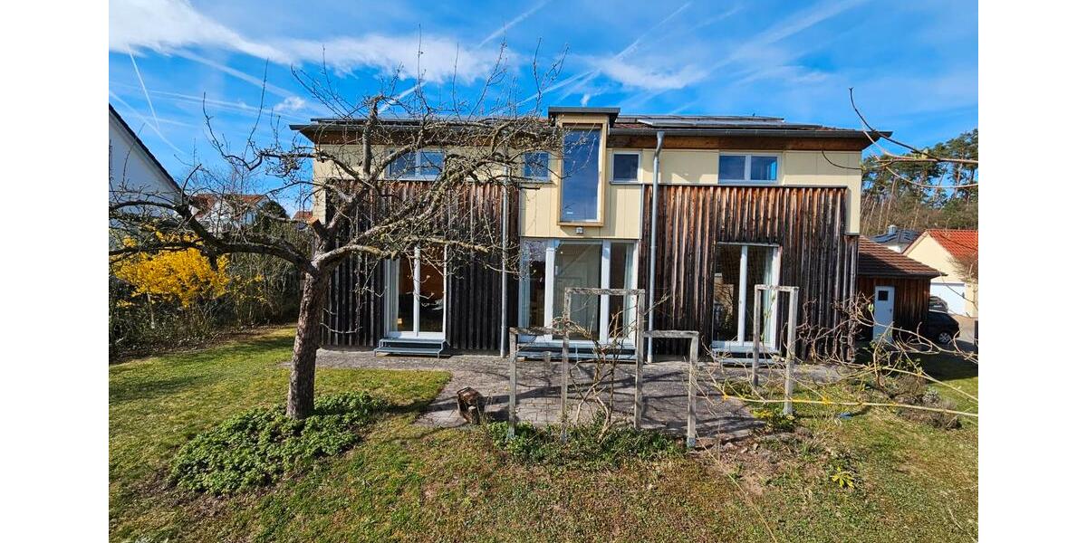 Einfamilienhaus Heroldsbach - 6 Zimmer, 178 m&sup2;, 2.100&euro; | Angebot:26300244