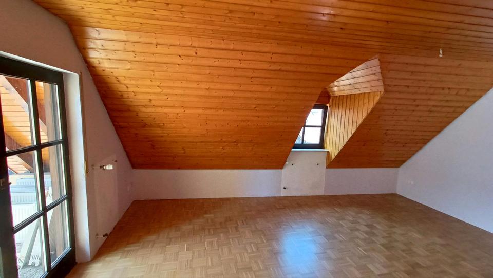 Dachgeschoßwohnung Weikersheim - 3 Zimmer, 67 m&sup2;, 500&euro; | Angebot:26699163