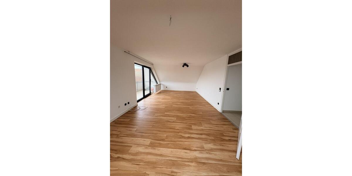 DG: Gepflegte 3 ZKB Wohnung mit Balkon und Einbauküche 3 zimmer