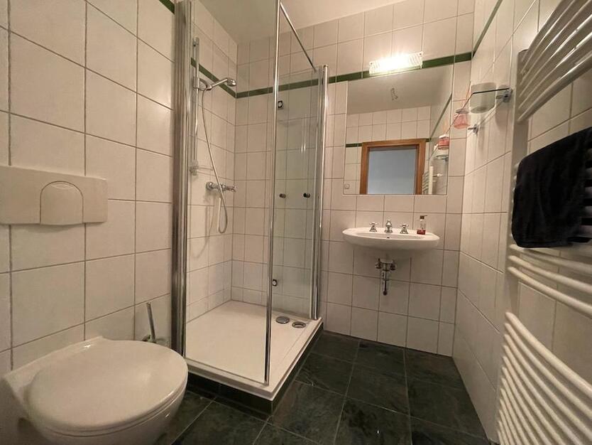 Freistehendes Architektenhaus mit traumhaftem Grundstück + Pool in der Nähe des Herzzentrums