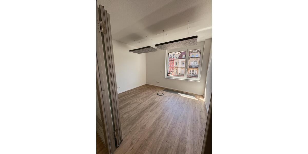 Helles Büro zur Untermiete in Freiburg Herdern Co-Working Space zimmer