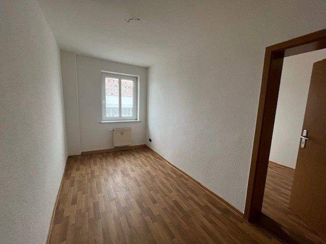 Etagenwohnung Zwickau Pölbitz - 4 Zimmer, 65 m&sup2;, 381&euro; | Angebot:26826666
