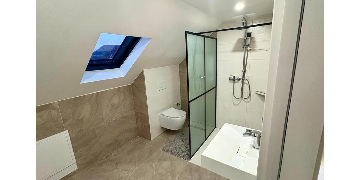 Rahden Stadt: Neu sanierte Obergeschosswohnung im Eck-Bungalow 1 zimmer