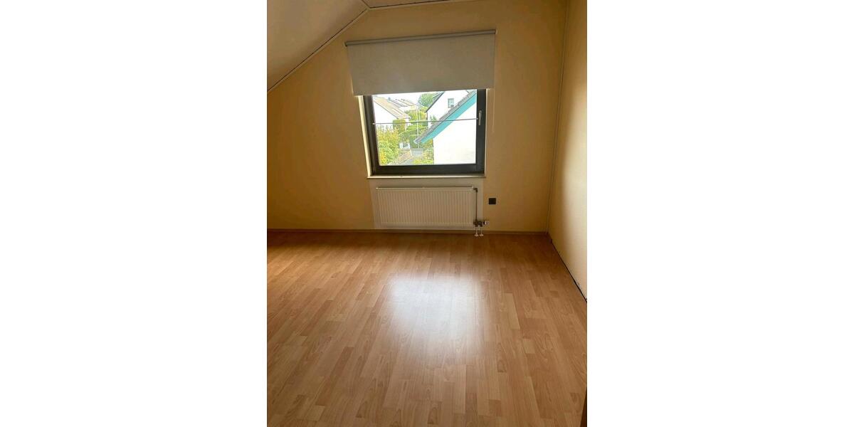 Dachgeschoßwohnung Vellmar - 3 Zimmer, 89 m&sup2;, 1.100&euro; | Angebot:26701993