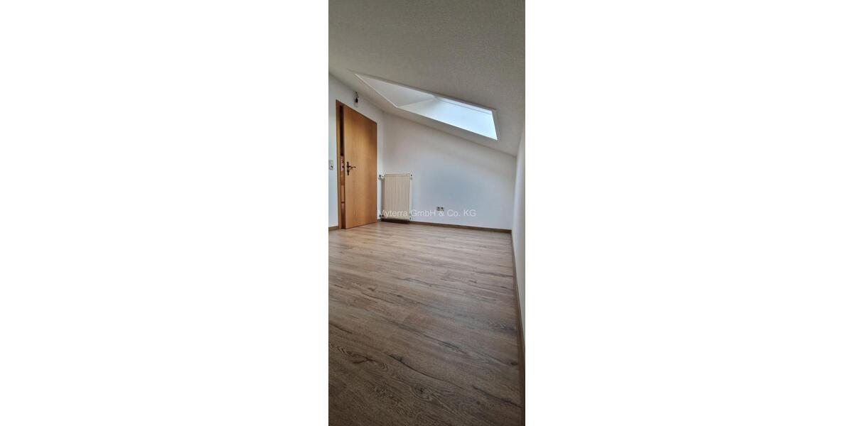 Dachgeschoßwohnung Schöllnach - 3 Zimmer, 70 m&sup2;, 590&euro; | Angebot:24863632