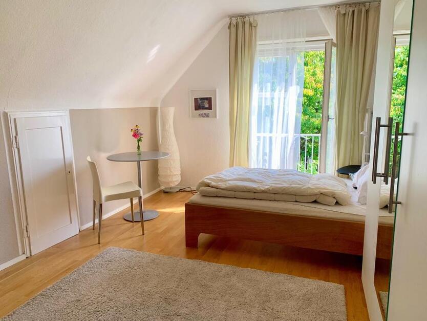 Ruhiges WG Zimmer mit Gartenblick in 3er WG