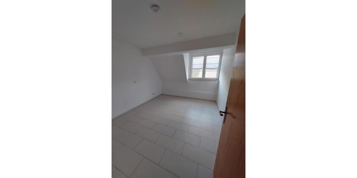 Dachgeschoßwohnung Eppingen - 3 Zimmer, 86 m&sup2;, 700&euro; | Angebot:26047547