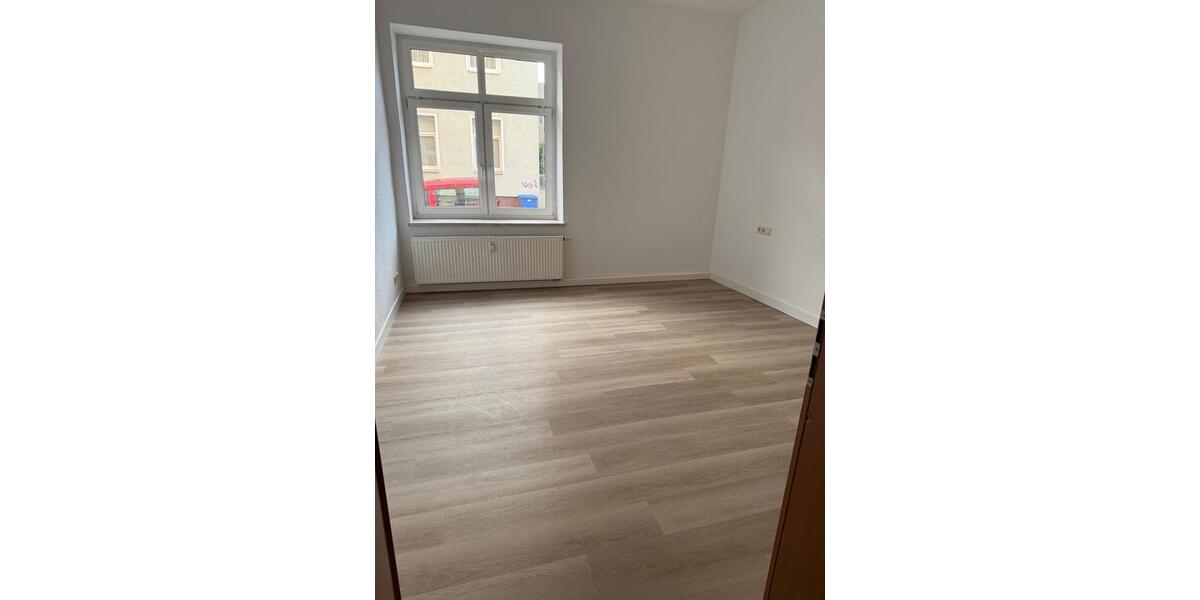 Erdgeschoßwohnung Werdau - 4 Zimmer, 89 m&sup2;, 395&euro; | Angebot:26302594