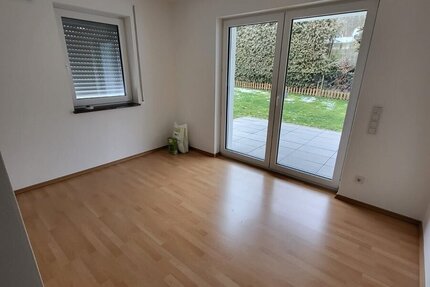 Große 3-Zi-Neubau-Whg WFL 103 m² zwei Bäder Terrasse Gartenanteil Garage Energiesparhaus-Kfw-55 ab Oktober 26 zu vermieten. - Wohnung Neunburg vorm Wald | Angebot:27266637