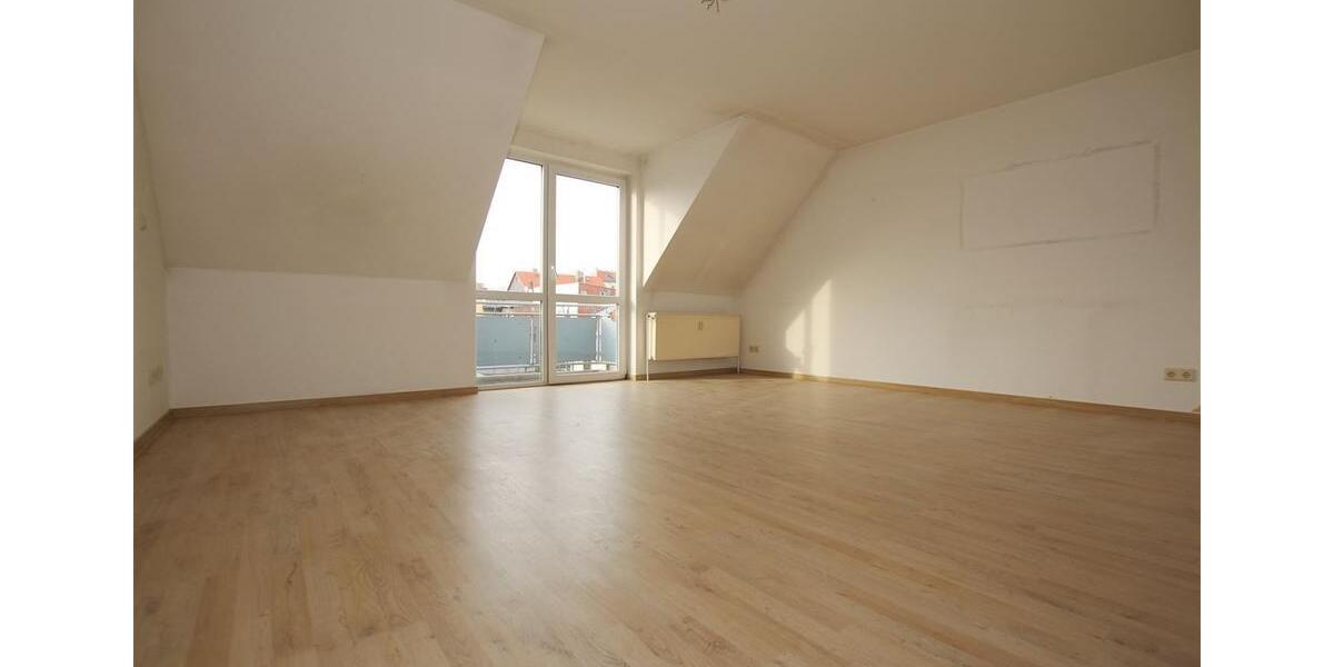 Dachgeschoßwohnung Oschersleben (Bode) - 3 Zimmer, 81 m&sup2;, 650&euro; | Angebot:26052787