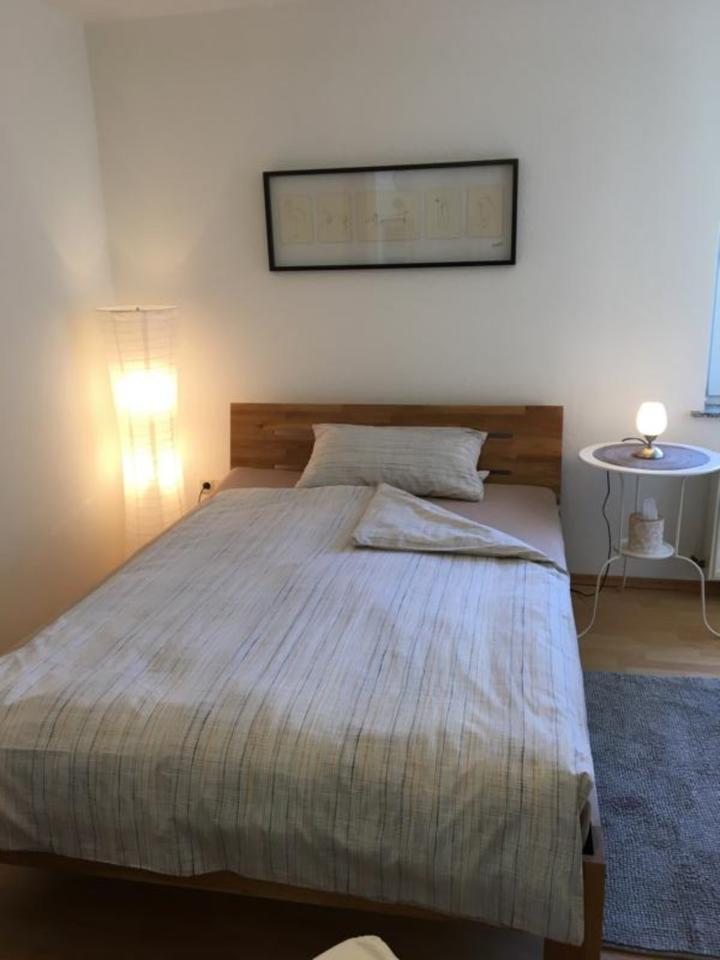 Schicke Wohnung gemütlich möbliert Balkon Stellplatz WLAN