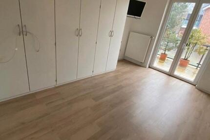 Zentrale, voll klimatisierte Wohnung mit Aufzug und Balkon 2 zimmer