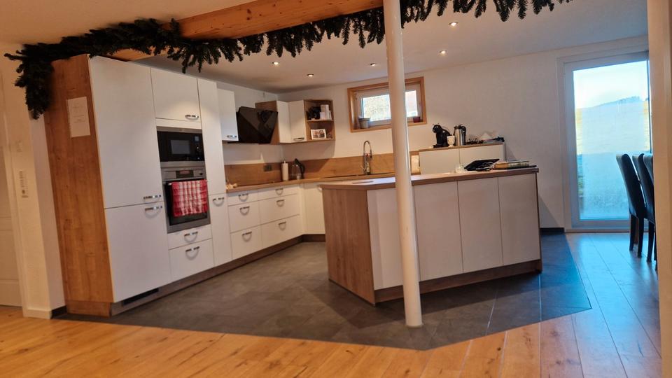 Erdgeschoßwohnung Hinterzarten - 6 Zimmer, 185 m&sup2;, 2.250&euro; | Angebot:26112343