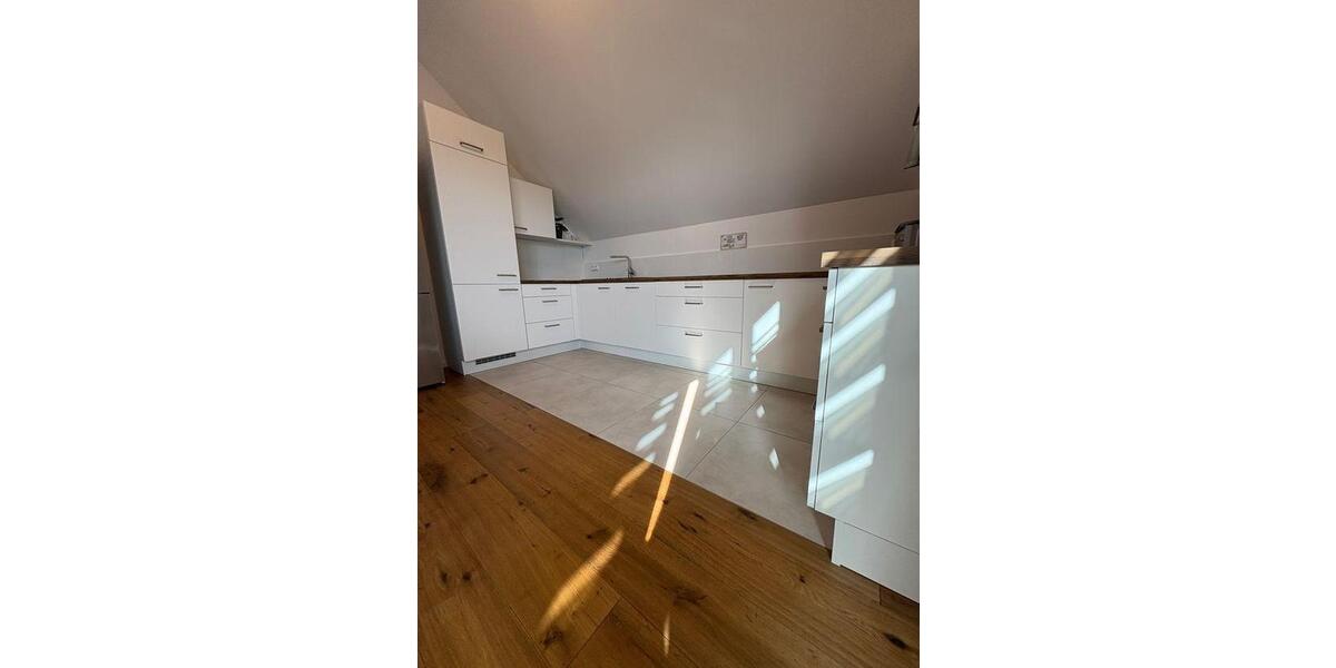 3-Zimmer-Dachgeschosswohnung mit Teilmöblierung 2 zimmer