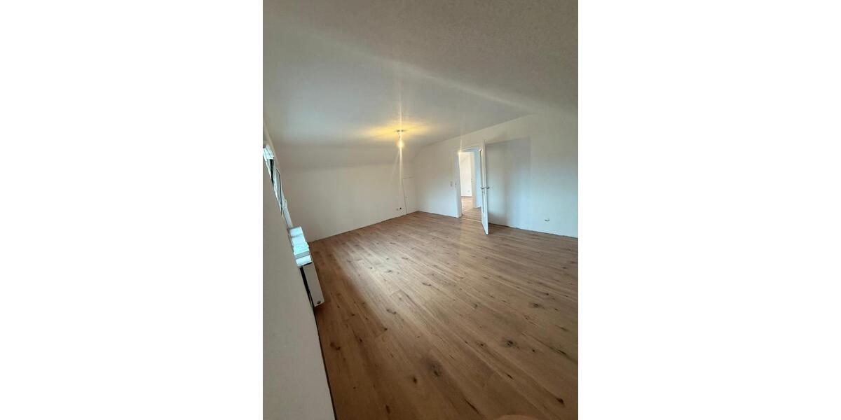 Dachgeschoßwohnung Ludwigsburg Eglosheim - 3 Zimmer, 48 m&sup2;, 890&euro; | Angebot:26574199