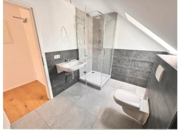 Dachgeschoßwohnung Roth - 3 Zimmer, 58 m&sup2;, 950&euro; | Angebot:25964210